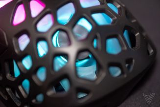 This gaming mouse has a built-in fan to cool sweaty palms