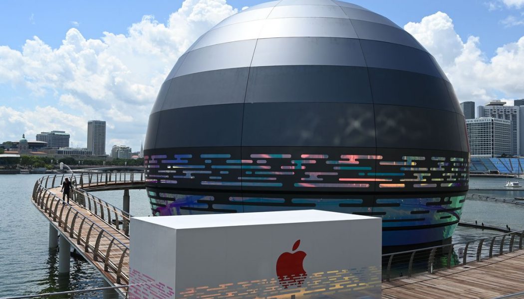 This giant glowing orb is the world’s first floating Apple Store