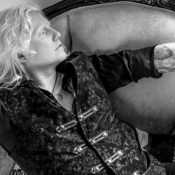 VIMIC Frontman KALEN CHASE Releases Lyric Video For ‘Let Them Come’ Solo Single