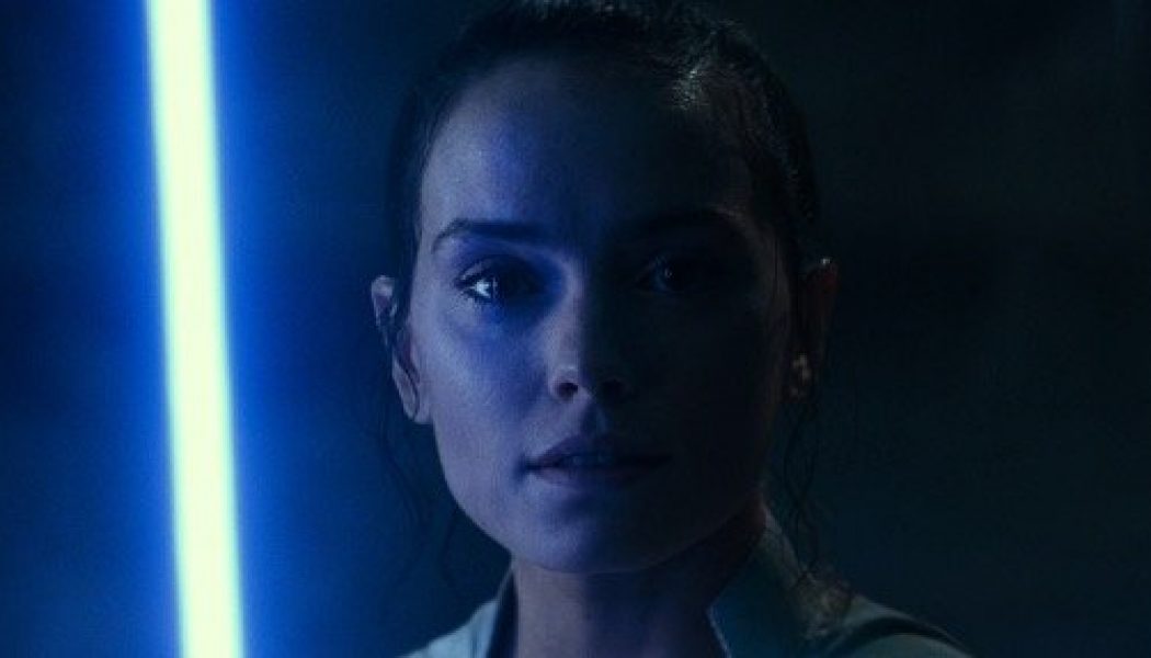 Blank Stare: Daisy Ridley Reveals Her Mysterious ‘Star Wars’ Character Rey Was Almost A Kenobi
