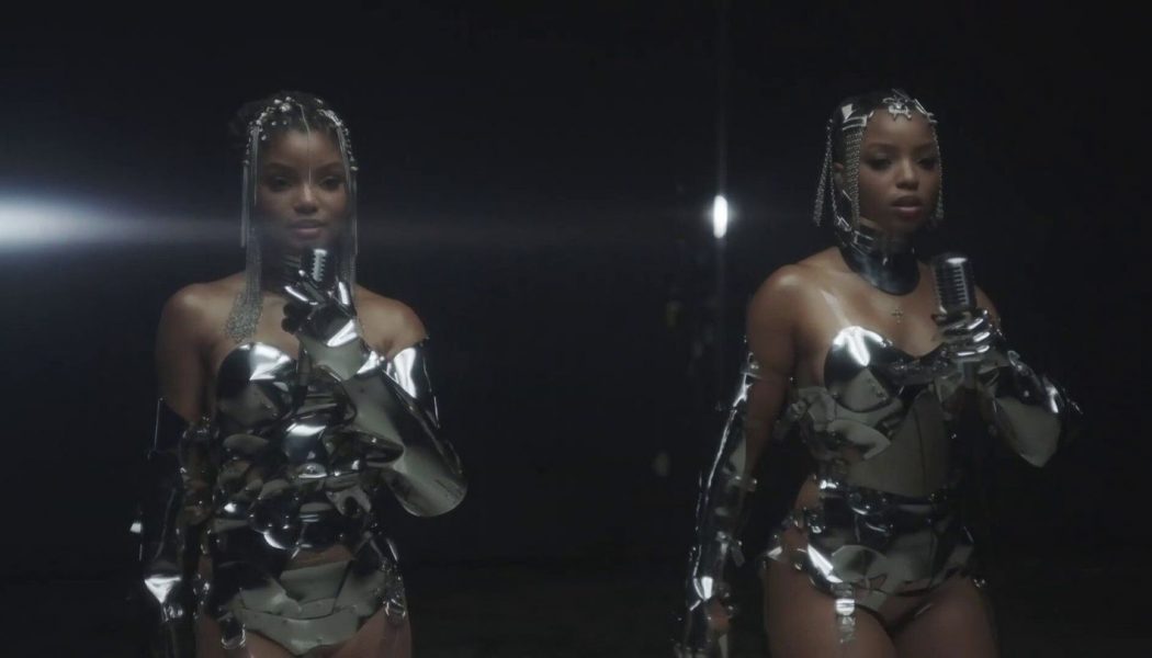 Chloe x Halle Are Cyborg Sphinxes In ‘Ungodly’ VMA Pre-Show Performance
