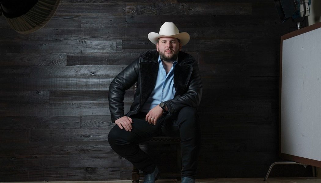 El Fantasma Collects Eighth Top 10 on Regional Mexican Albums Chart With ‘Guárdame Esta Noche’