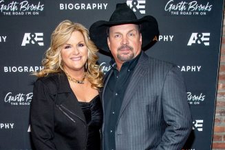 Garth Brooks Welcomed Fans to 360-Degree Studio G With Trisha Yearwood & a Live Virtual Audience