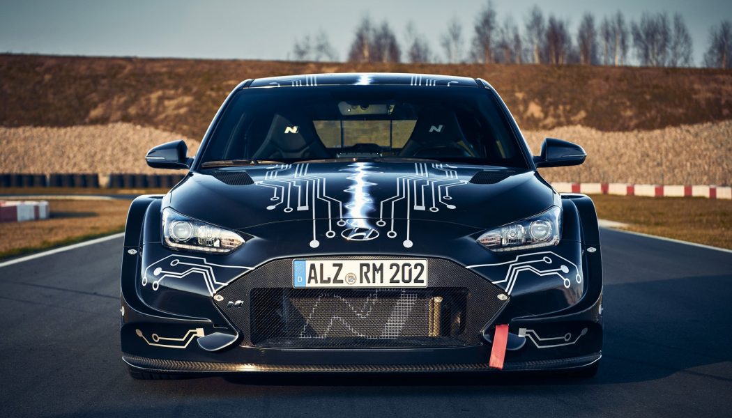 Hyundai Reveals 800-HP, Electric Mid-Motor RM20e Sports Car