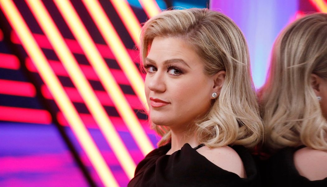 Kelly Clarkson Opens Up About Struggles With Divorce: ‘My Life Has Been a Little Bit of a Dumpster’