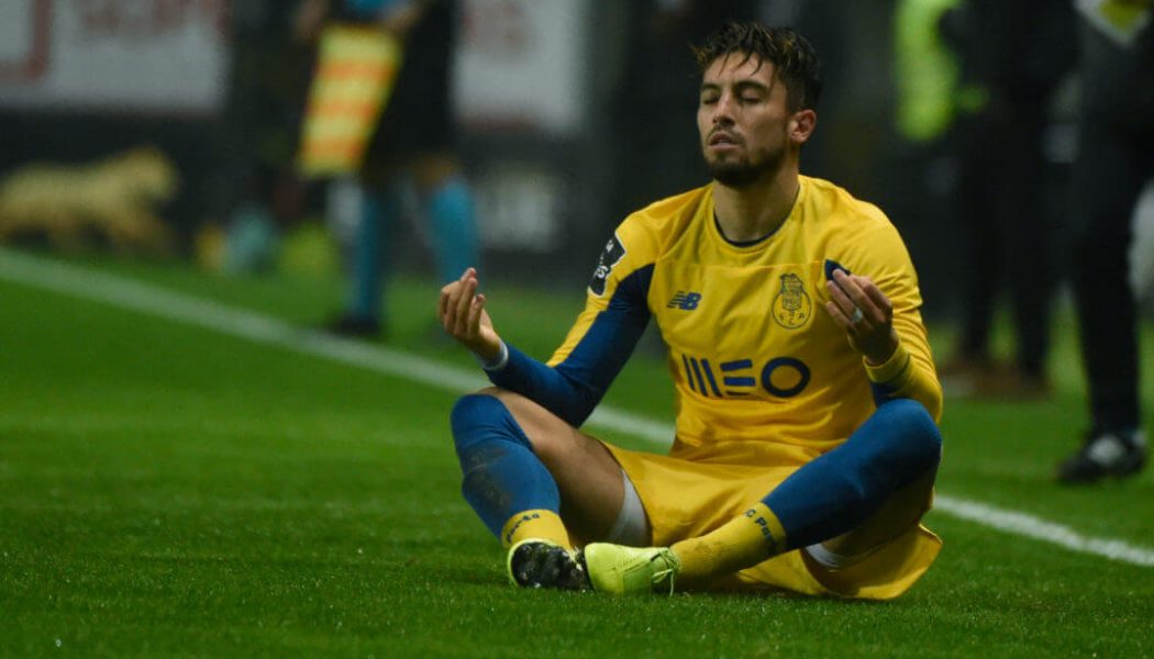 Report: Manchester United believe they can sign Brazilian defender with their opening bid