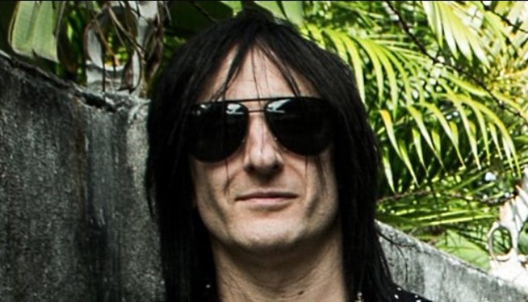 RICHARD FORTUS Says ‘It Was A Difficult Dynamic To Make Three Guitars Work’ In GUNS N’ ROSES