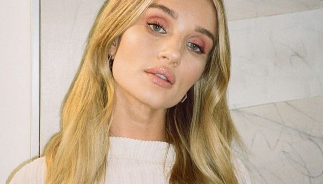 Rosie HW’s Makeup Artist Shares a 5-Step Look That’s Zoom Meeting–Approved