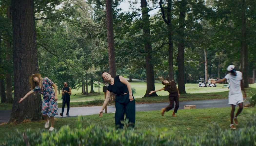 Sylvan Esso Shares Video for New Single “Frequency”, Directed by Moses Sumney: Watch