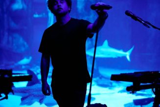 Watch Elderbrook Perform Dazzling Live Set at a Luminescent London Aquarium