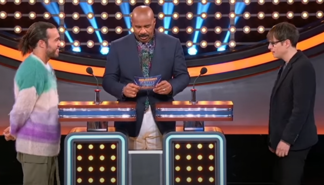 Weezer, Fall Out Boy Face Off On Celebrity Family Feud