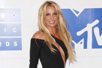 Britney Spears Shares Beachy Hawaiian Memories (& the Drink Named After Her)