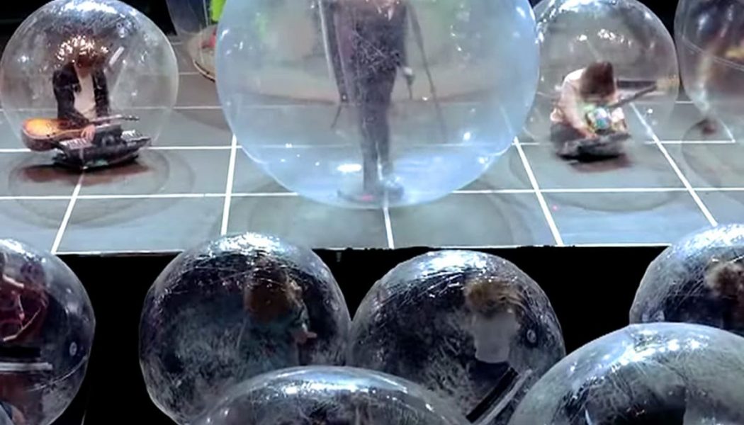 Bubble Boys: The Flaming Lips are Planning a Concert With Audience in Giant Globes