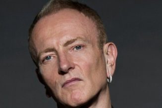 DEF LEPPARD’s PHIL COLLEN: ‘When I First Heard EDDIE VAN HALEN, It Sounded Like Someone Could Fly’
