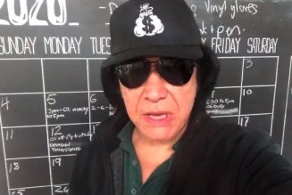 GENE SIMMONS Shares Emotional Video Tribute To EDDIE VAN HALEN