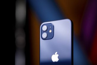 iPhone 12 vs. 12 Pro: The Vergecast discussion