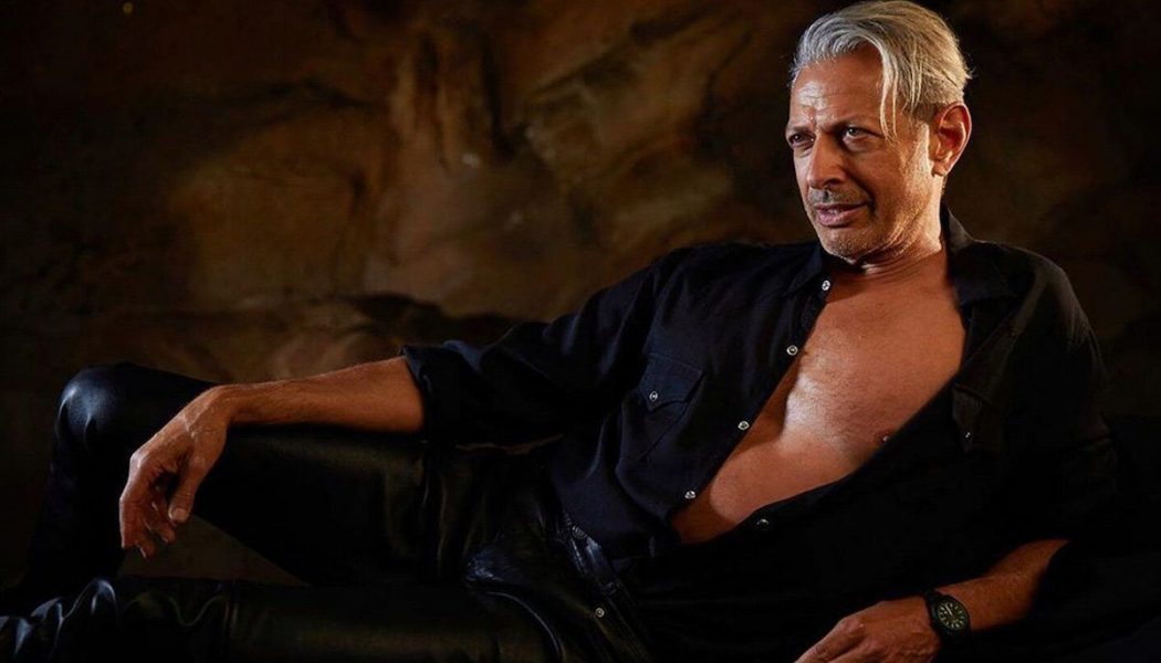 Jeff Goldblum Recreates Iconic Jurassic Park Pose 27 Years Later