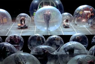 Watch The Flaming Lips Perform to an Audience in Giant Bubbles