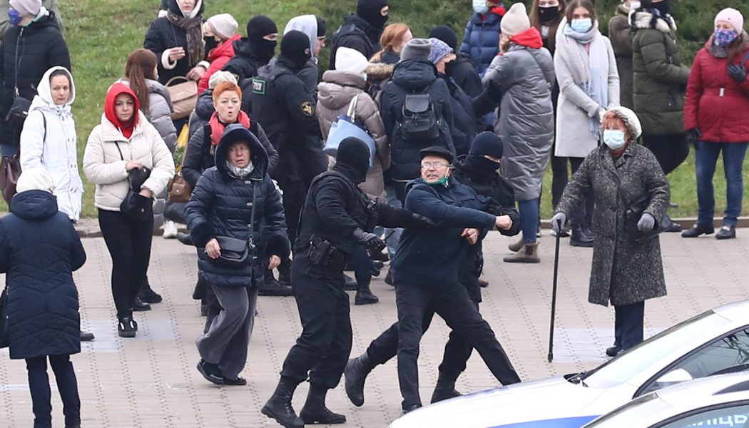 Belarus police use tear gas, stun grenades to disperse anti-government protesters