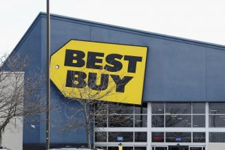 Best Buy won’t let you buy a PS5 or Xbox Series X in stores until 2021