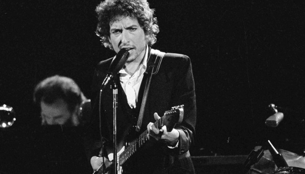 Bob Dylan Papers, Including Unpublished Lyrics, Sell for $495K at Auction