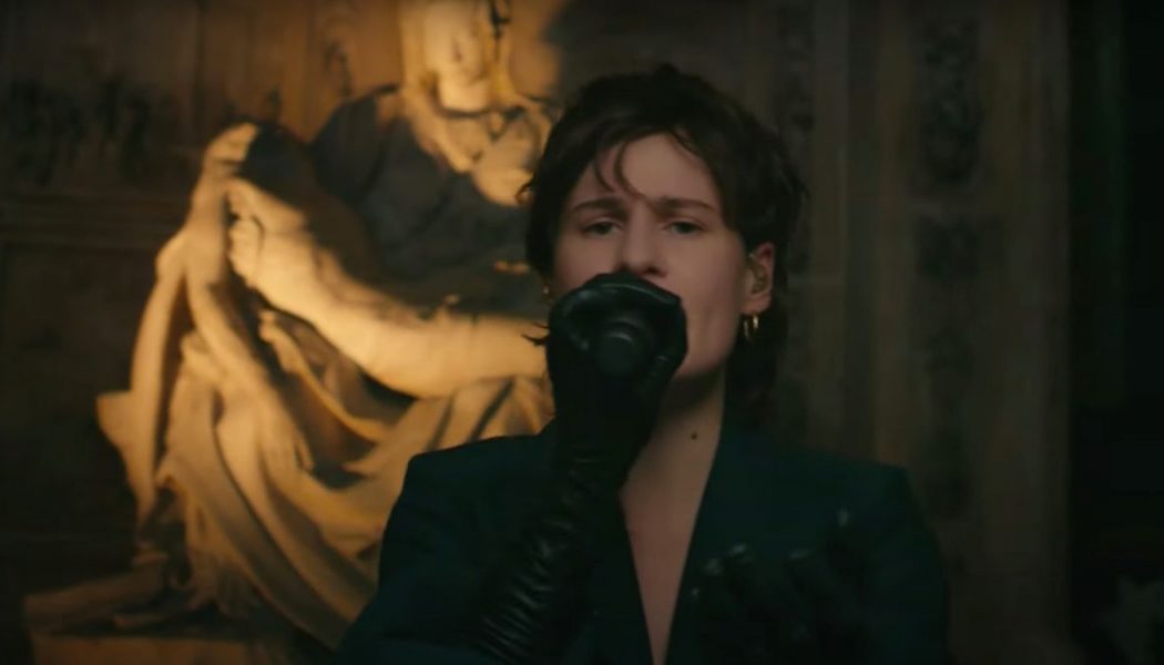 Christine and the Queens Performs “People, I’ve been sad” on Corden: Watch