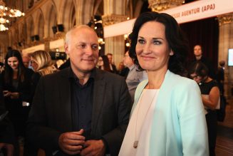 Facebook must delete insults to Austrian politician worldwide, says court