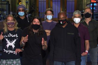 Foo Fighters’ Dave Grohl Makes a 2020 Prediction in New ‘Saturday Night Live’ Promo