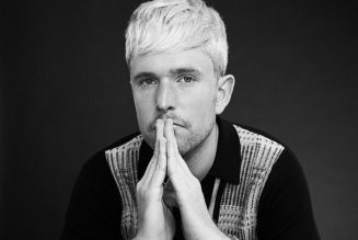 James Blake Delivers Spellbinding Cover of ‘The First Time Ever I Saw Your Face’ on ‘Fallon’: Watch