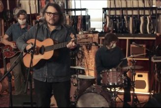 Jeff Tweedy Performs “Gwendolyn” on Late Night with Seth Meyers: Watch