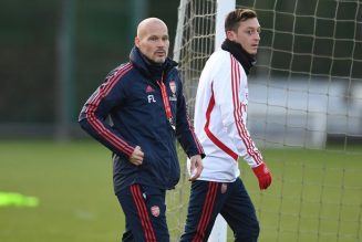 Ljungberg says Ozil should be in the Arsenal squad