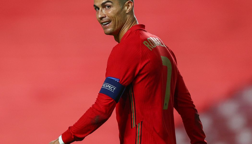 Manchester United make offer to re-sign Cristiano Ronaldo