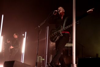 Queens of the Stone Age to Share Unreleased Concert to Benefit 2015 Paris Terrorist Attack Victims