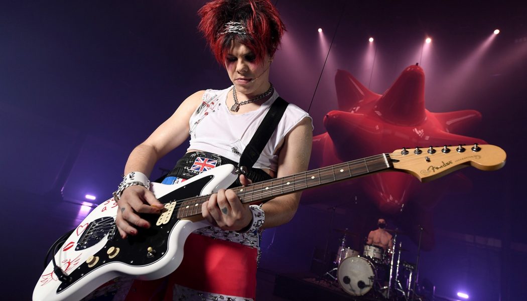 Yungblud Gets Airborne for ‘Cotton Candy,’ ‘Strawberry Lipstick’ at 2020 EMAs