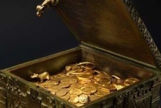 A secretive treasure hunter is unmasked by a court case