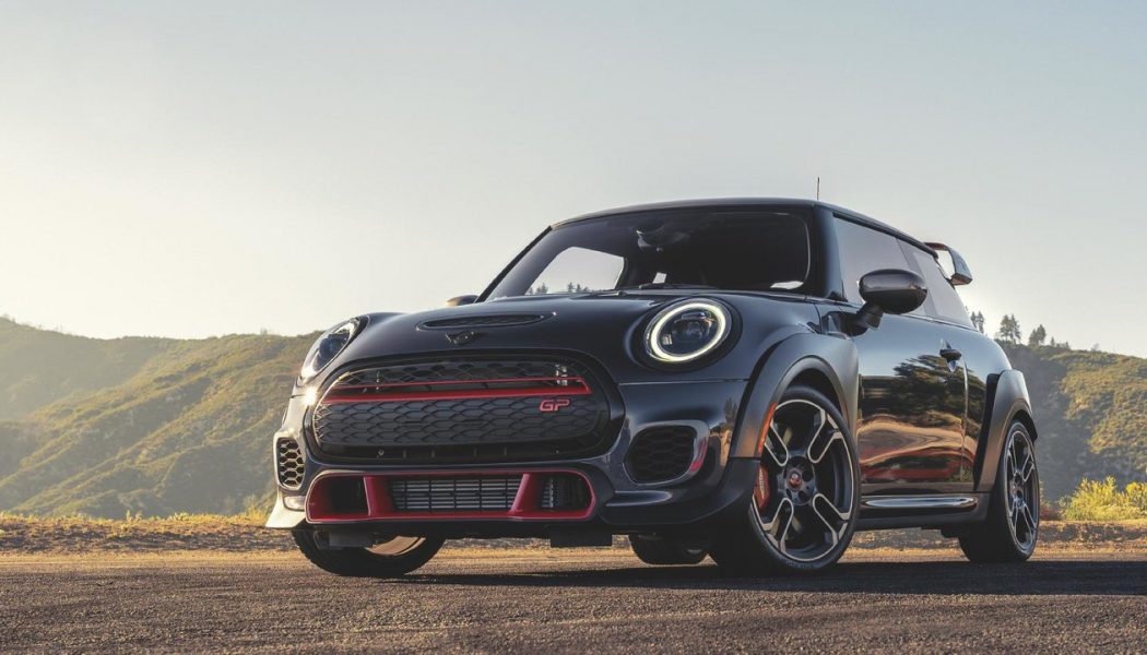 Electric Mini Cooper SE Gets the JCW Touch, Because Environment