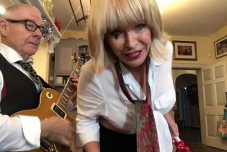 King Crimson’s Robert Fripp and Wife Toyah Perform Eccentric Covers of Nirvana, Alice Cooper, GN’R, and Sex Pistols: Watch