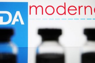 Moderna vaccine gets sign-off from independent FDA committee