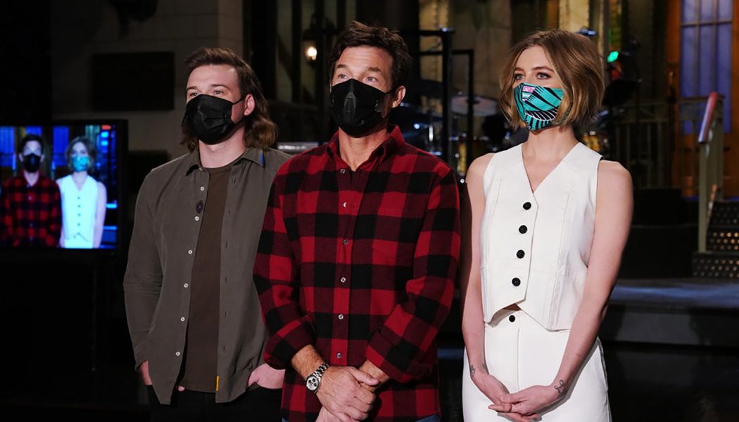 Morgan Wallen Thinks Jason Bateman Is Batman in New ‘SNL’ Promo