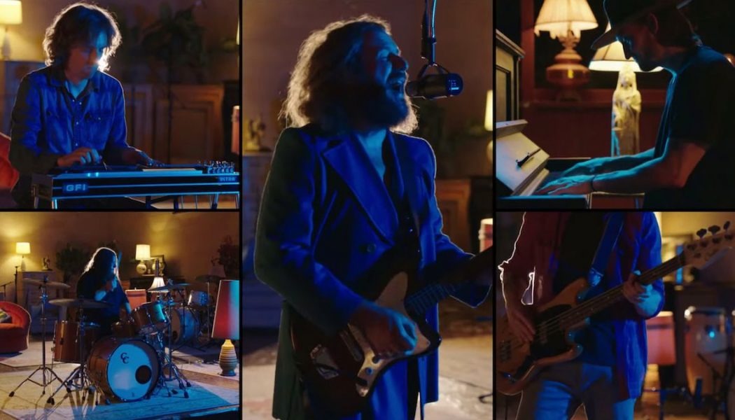 My Morning Jacket Perform “Climbing the Ladder” on Meyers: Watch