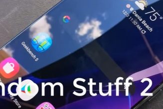 New video of Samsung Galaxy S21 Plus shows thin bezels around a flat display