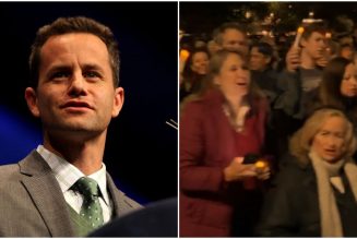 Once-Relevant Actor Kirk Cameron Holds Large Caroling Event in the Middle of the Pandemic