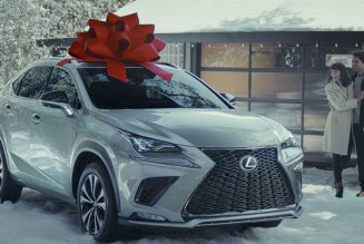 Saturday Night Live Lexus Skit Skewers Holiday Car Purchases as Deranged