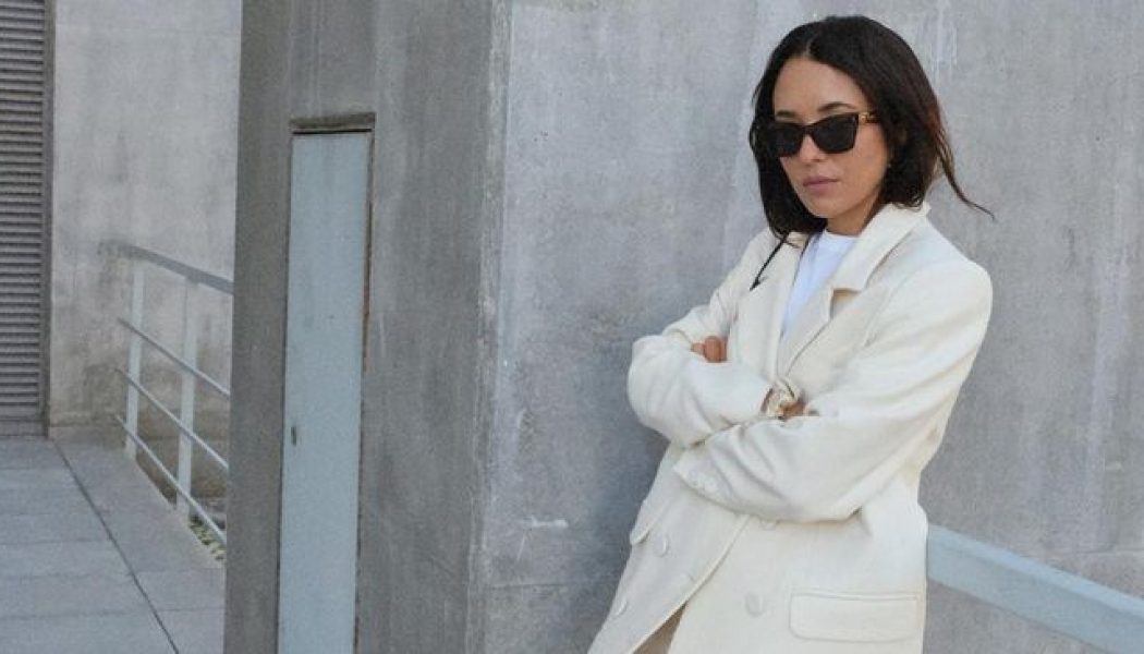 The Simple Outfit Fashion Girls Wear on Repeat in Winter