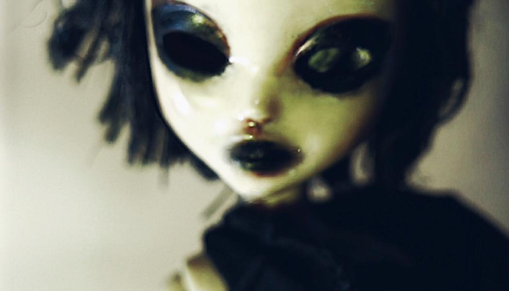 Alice Glass Teases Debut Album with New Song “SUFFER AND SWALLOW”: Stream