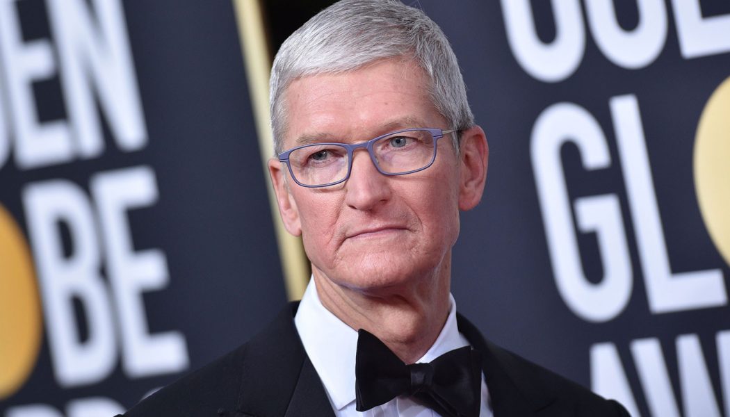 Apple Mulls Podcast Subscription Push Amid Spotify’s Land Grab