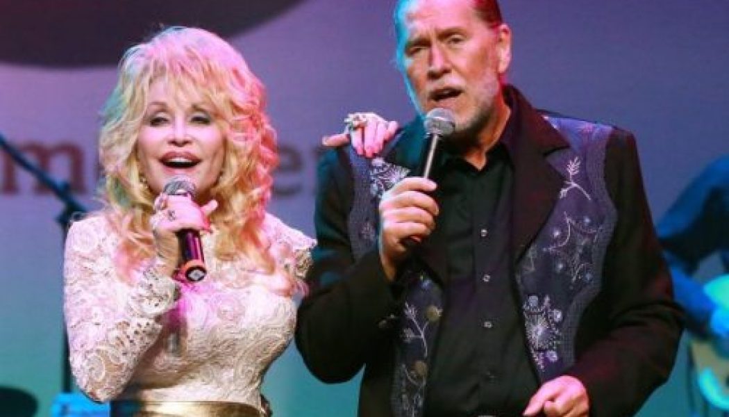 Dolly Parton Loses Brother To Cancer