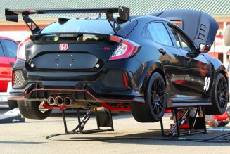 Honda HPD Civic Type R TC Race Car: Attacking the Track