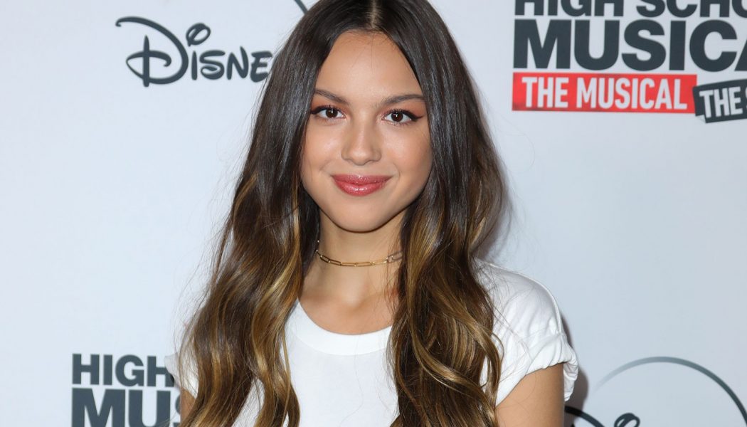 Olivia Rodrigo’s ‘Drivers License’ on Track For Another Week at No. 1 In U.K.