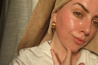 This Cult Cleanser Is Our Secret to Glowing Skin—And You Can Get One for Free